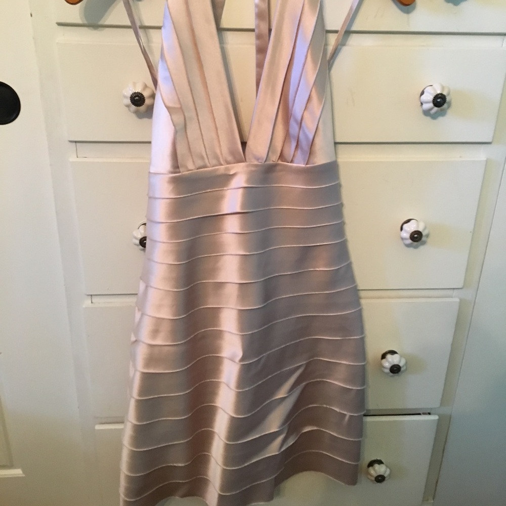 BCBG MAXAZRIA DRESS Size 4 Halter Formal Cocktail Holiday Dress Champagne